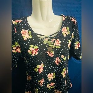 NO BOUNDARIES Floral and dot blouse